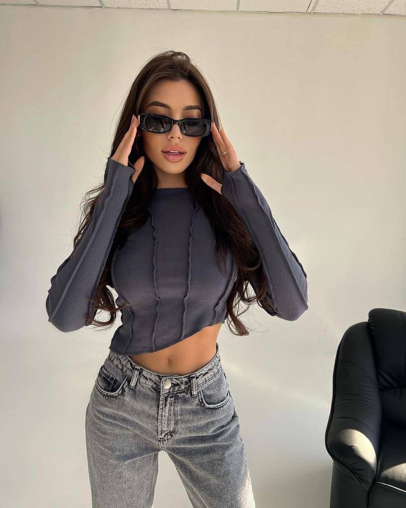 Asymmetrical cropped longsleeve