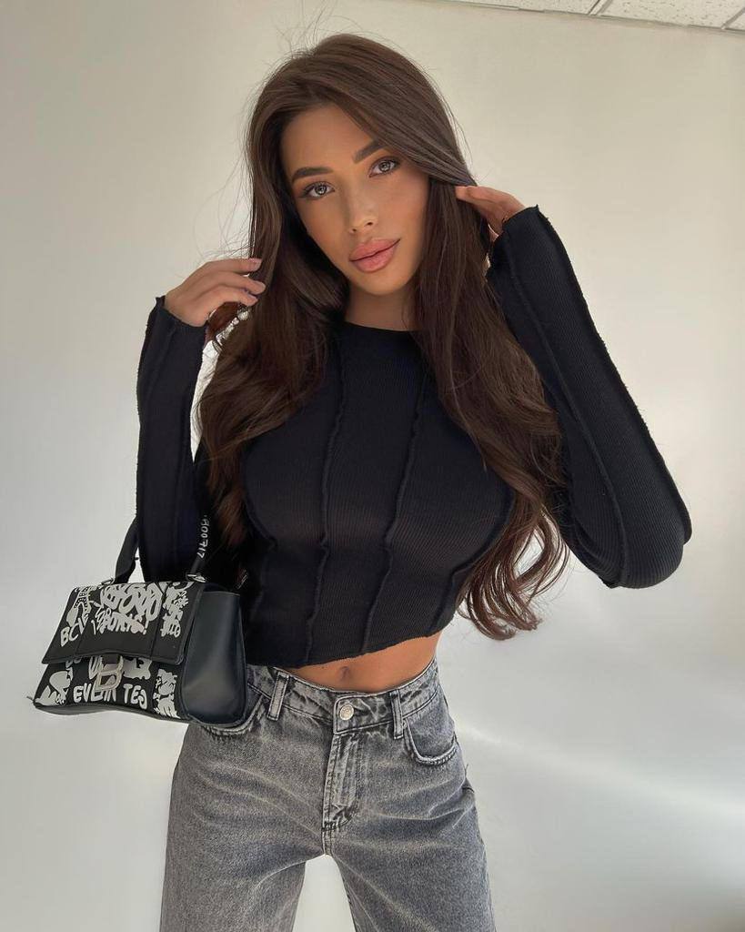 Asymmetrical cropped longsleeve