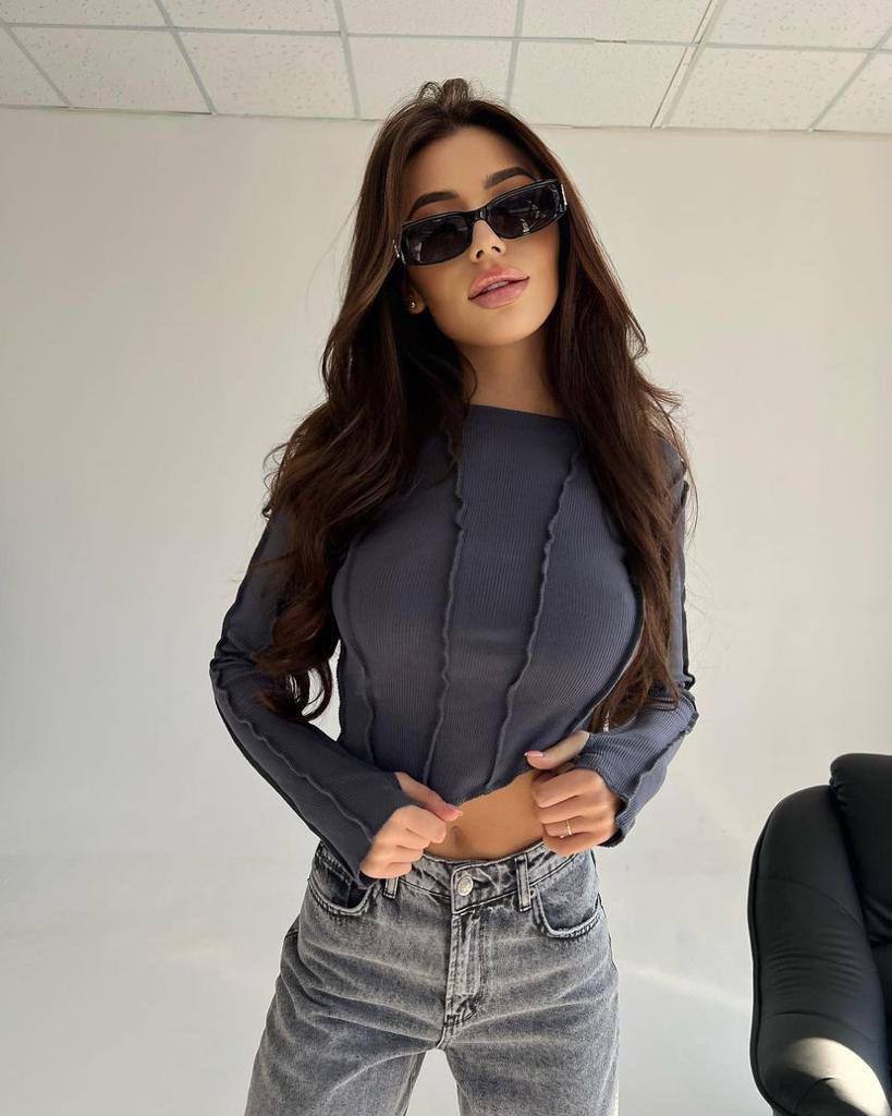 Asymmetrical cropped longsleeve